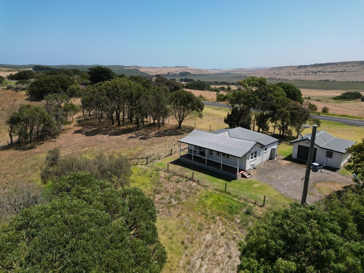 Click to view all images 7711 Great Ocean Road Princetown VIC 3269 - Image 3