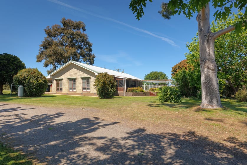 Click to view all images 1063 Gundowring Road Gundowring VIC 3691 - Image 3