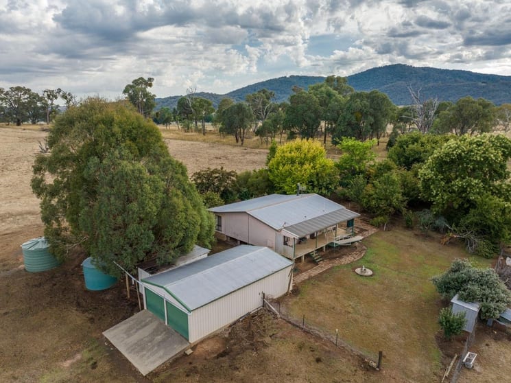 Click to view all images 119 Cemetery Road Tumbarumba NSW 2653 - Image 2