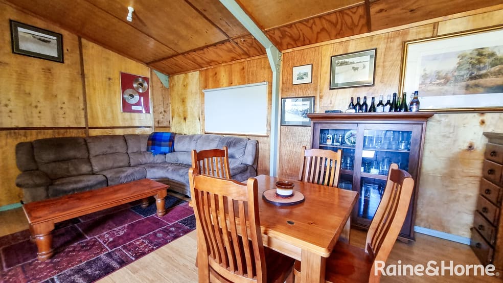 Click to view all images Young NSW 2594 - Image 2