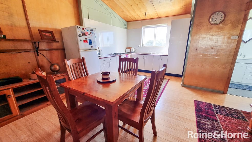 Click to view all images Young NSW 2594 - Image 3