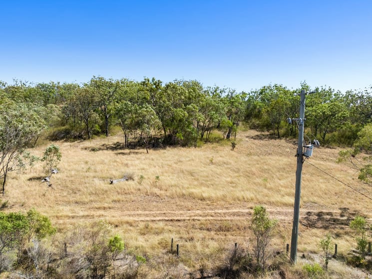 Click to view all images 2680/722 Mount Kent Boundary Road Nobby QLD 4360 - Image 3