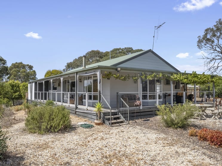 Click to view all images 29 Horsburgh Court Heathcote VIC 3523 - Image 1