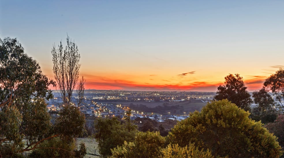 Click to view all images 95 Thewlis Road Pakenham VIC 3810 - Image 3