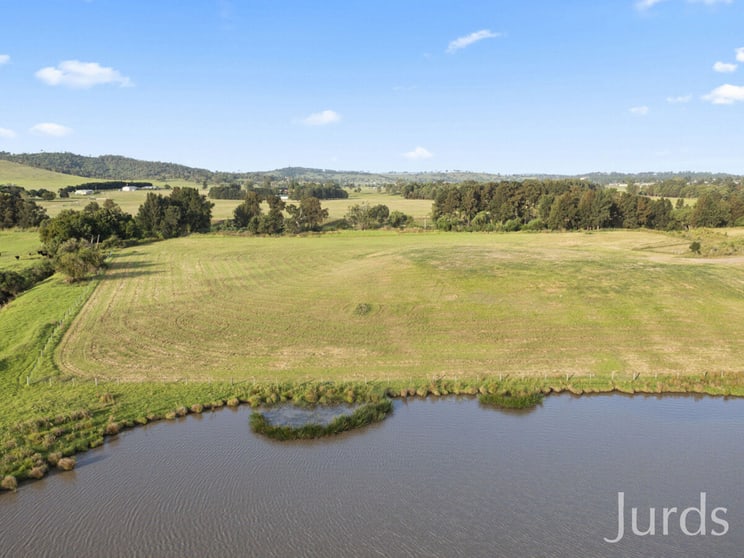 Click to view all images 39 Cullami Street Anambah NSW 2320 - Image 3