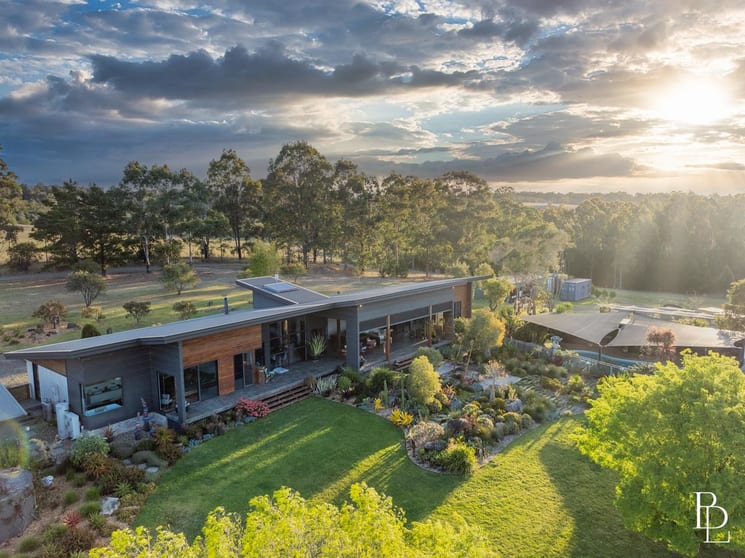 Click to view all images 17 Greenmeadow Lane Nowra Hill NSW 2540 - Image 1