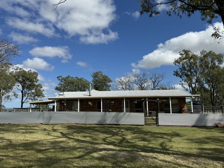 Click to view all images 663 Cranks Avenue Monto QLD 4630 - Image 2