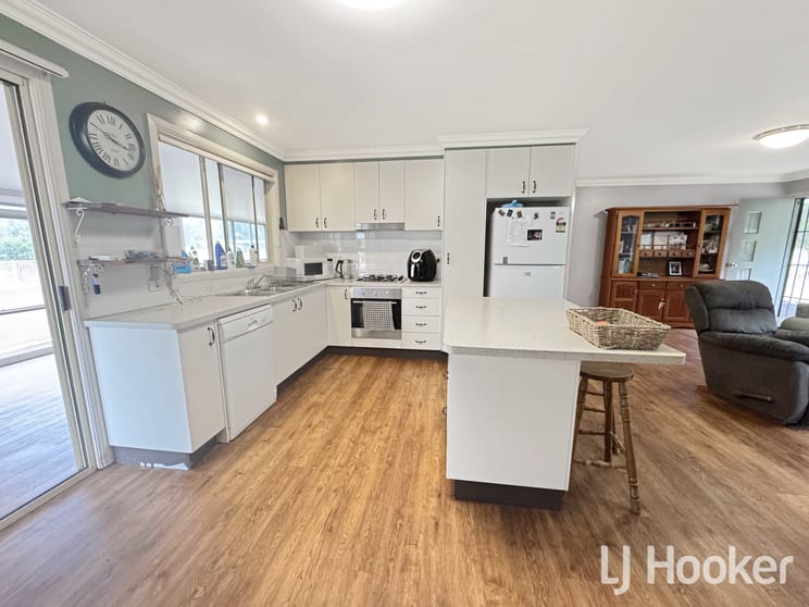 Click to view all images 27 Airport Road Gilgai NSW 2360 - Image 3