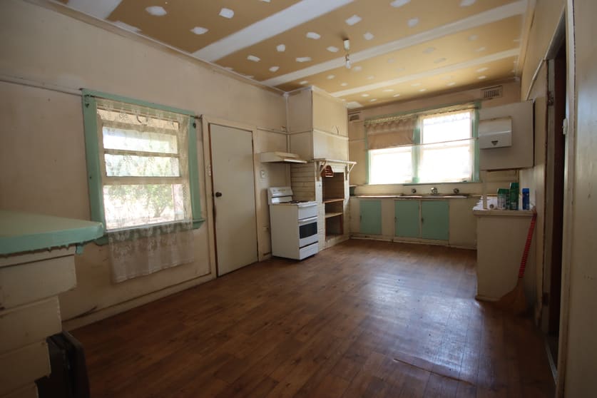 Click to view all images 3763 Sturt Highway Gumly Gumly NSW 2652 - Image 3