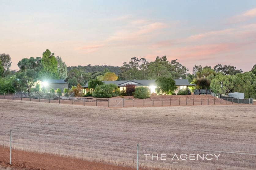 2 Magnolia Close Bakers Hill WA 6562 - Image 2