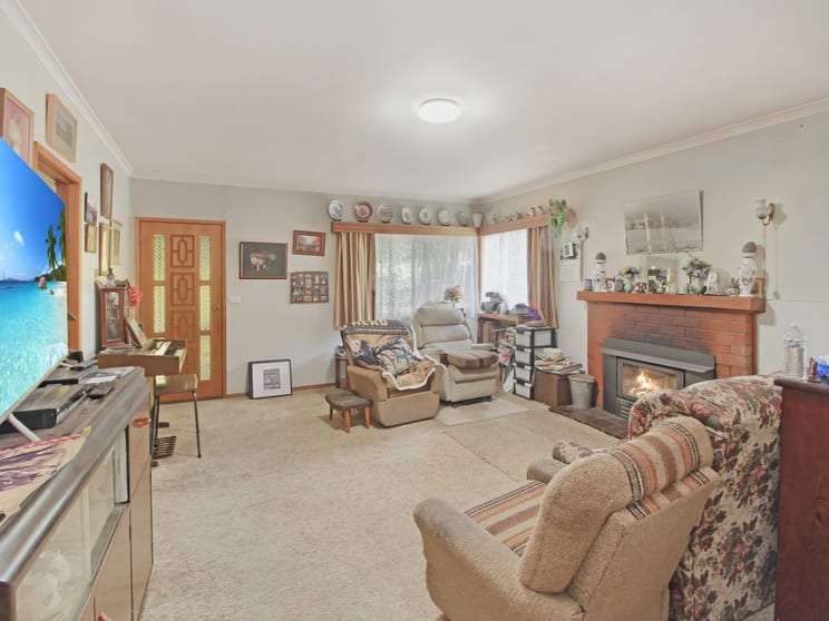 Click to view all images 490 Great Alpine Road Omeo VIC 3898 - Image 3