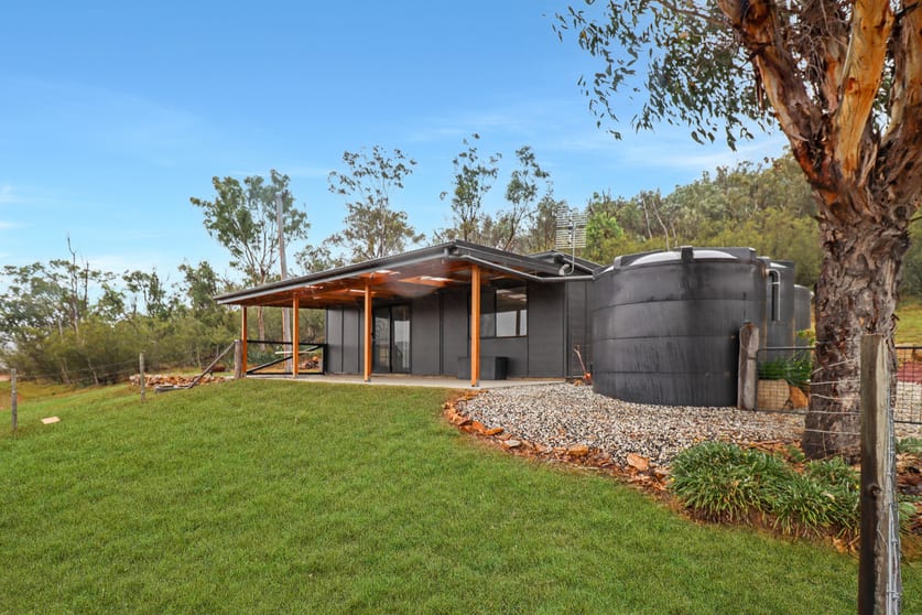 Click to view all images 151 Curtin Road Ballandean QLD 4382 - Image 2