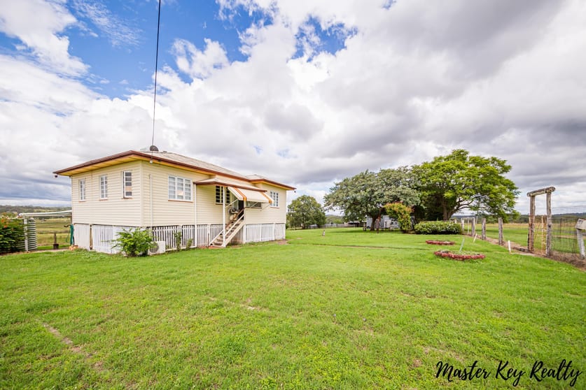 Click to view all images 44 Ashton Street Murgon QLD 4605 - Image 2