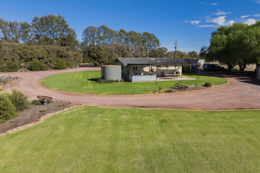 52 Orchard Road Narrandera NSW 2700 - Image 3