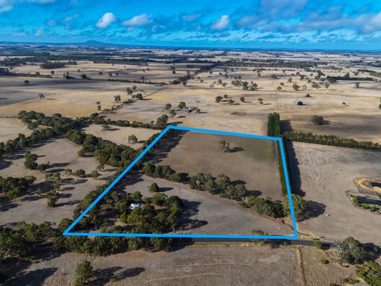 Click to view all images 6982 Dartmoor-Hamilton Road Hamilton VIC 3300 - Image 2
