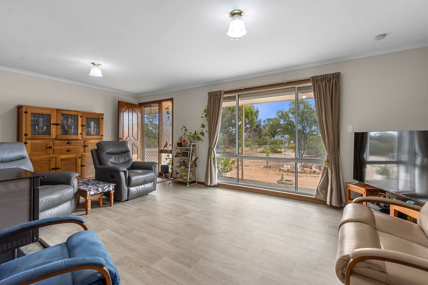 Click to view all images 12210 Augusta Highway Napperby SA 5540 - Image 3