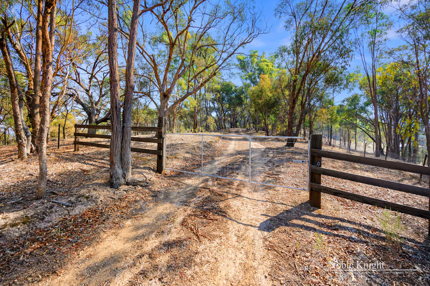 Click to view all images 928 Ghin Ghin Road Ghin Ghin VIC 3717 - Image 2