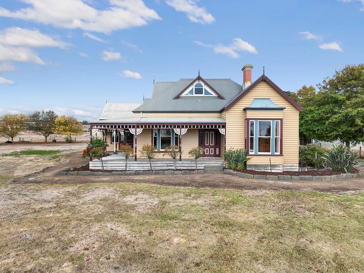 Click to view all images 4661 Princes Highway Camperdown VIC 3260 - Image 1