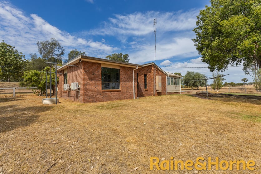 Click to view all images 22L Bulwarra Drive Dubbo NSW 2830 - Image 2