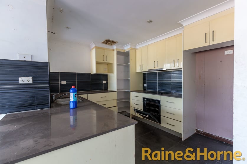 Click to view all images 22L Bulwarra Drive Dubbo NSW 2830 - Image 3
