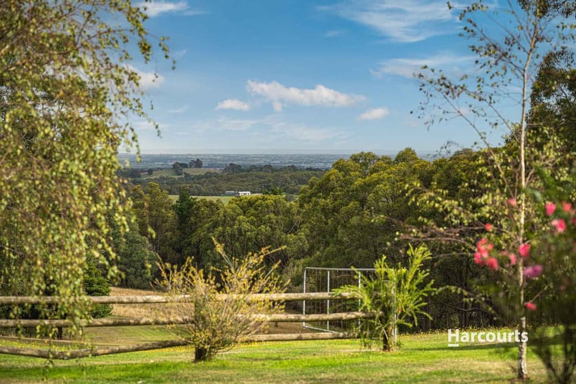 Click to view all images 204 Harvie Road Pakenham Upper VIC 3810 - Image 1