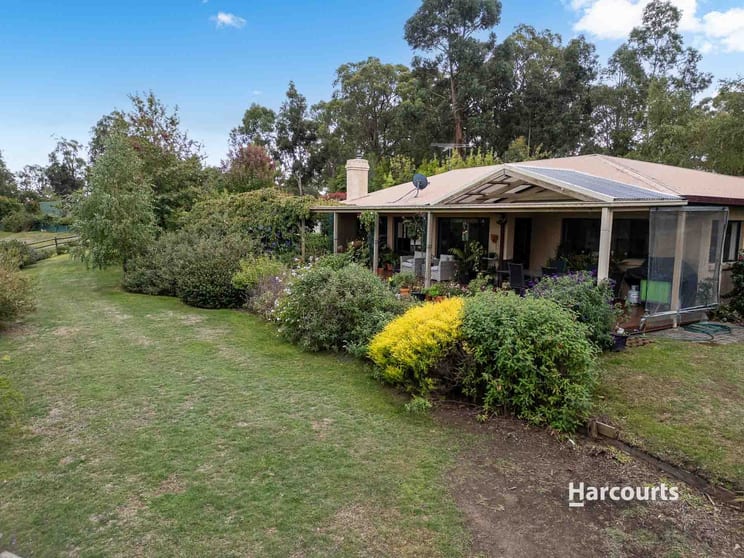 Click to view all images 204 Harvie Road Pakenham Upper VIC 3810 - Image 2