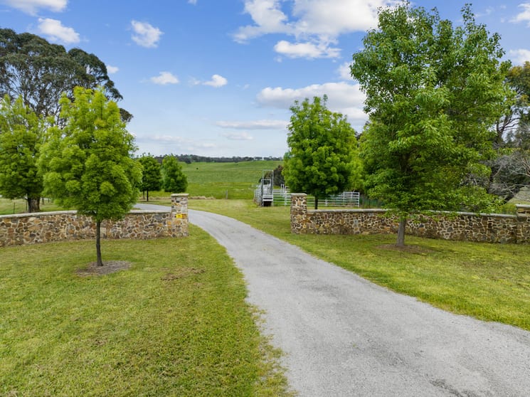 71 Coopers Lane Goulburn NSW 2580 - Image 2