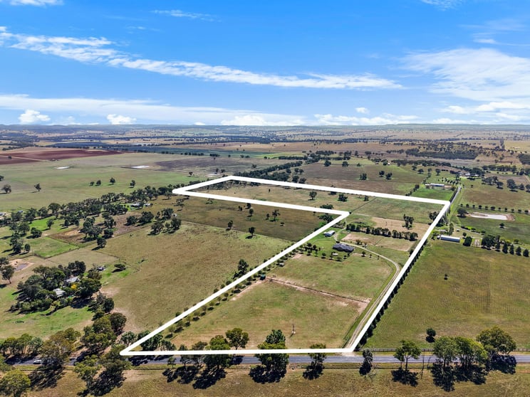 Click to view all images 318 Goolma Road Gulgong NSW 2852 - Image 2