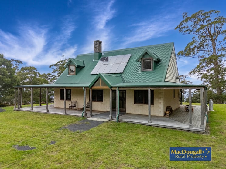 Click to view all images 140 Cunnawarra Trail Ebor NSW 2453 - Image 3