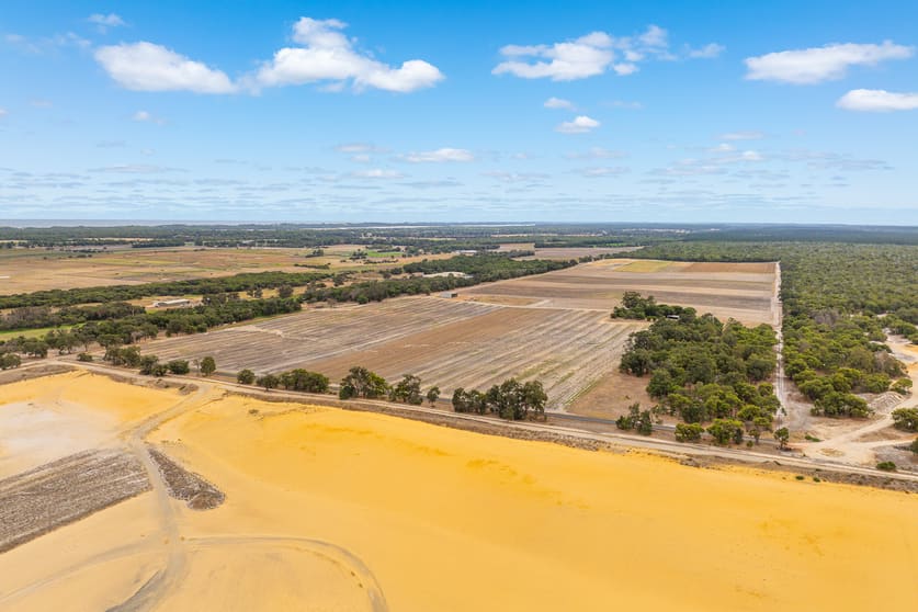 Click to view all images 186 & 229 Runnymede Road Binningup WA 6233 - Image 2