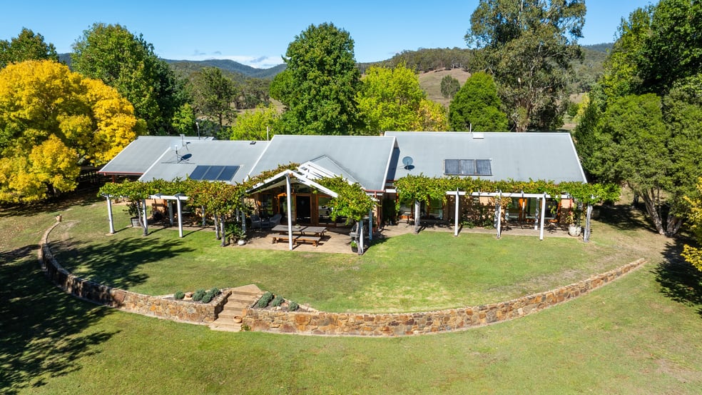 Click to view all images 149 Waterfall Creek Road Tallangatta Valley VIC 3701 - Image 2