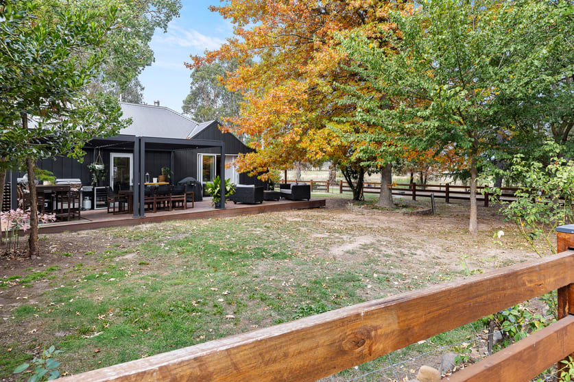 Click to view all images 439 Buttercup Road Merrijig VIC 3723 - Image 1