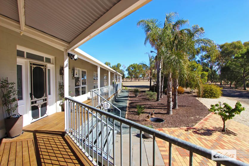 Click to view all images 3058 Northern Highway Toolleen VIC 3551 - Image 2