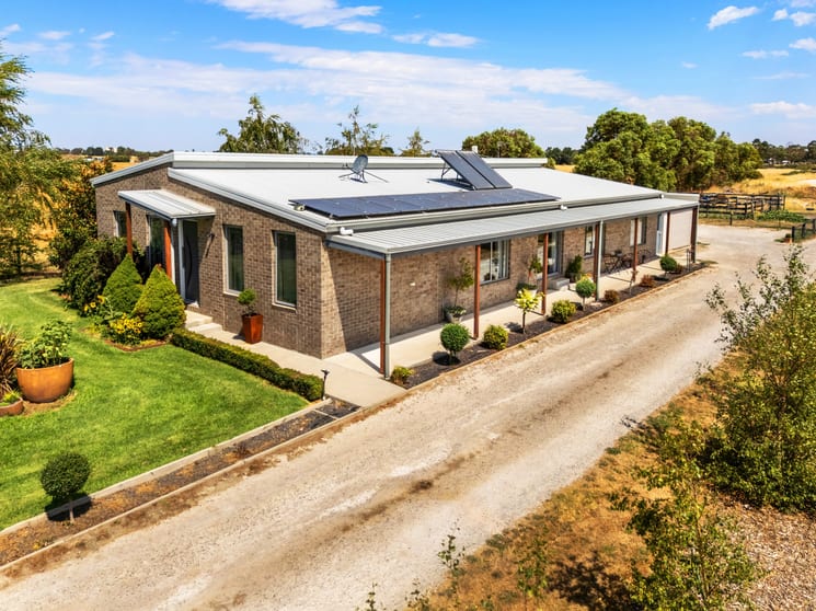 Click to view all images 61 Wiggins Road Mitchell Park VIC 3355 - Image 2
