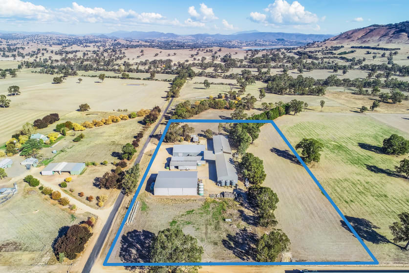Click to view all images 129 Olivers Road Mansfield VIC 3722 - Image 3