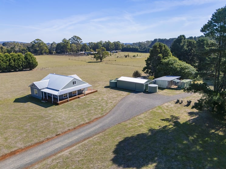 Click to view all images 111 Cranneys Lane Trentham VIC 3458 - Image 1
