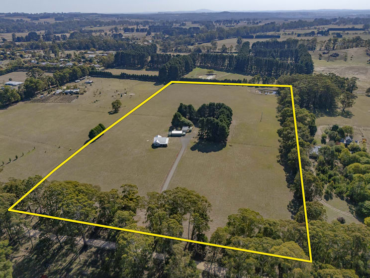 Click to view all images 111 Cranneys Lane Trentham VIC 3458 - Image 2