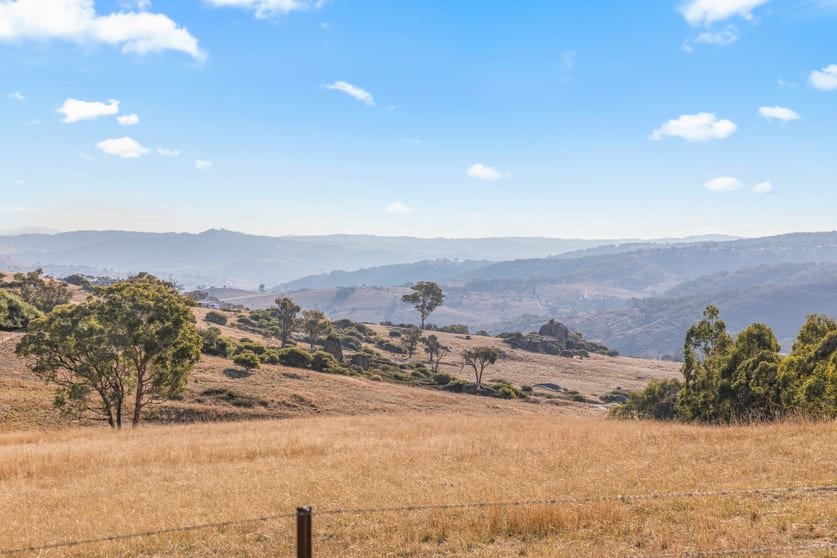 Click to view all images 133 Willow Tree Lane Mount Rankin NSW 2795 - Image 2