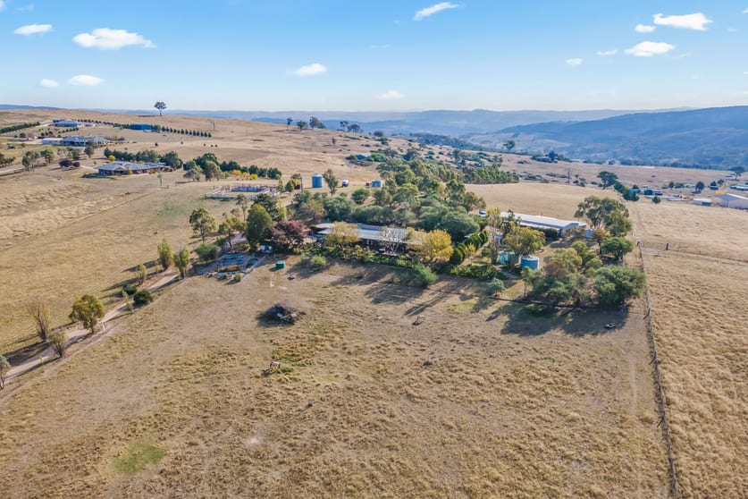 Click to view all images 133 Willow Tree Lane Mount Rankin NSW 2795 - Image 3