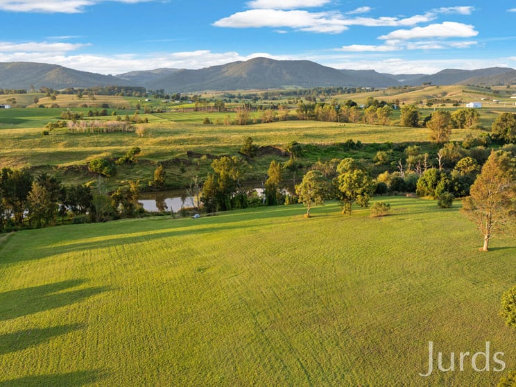Click to view all images 71 Summer Hill Road East Branxton NSW 2335 - Image 2