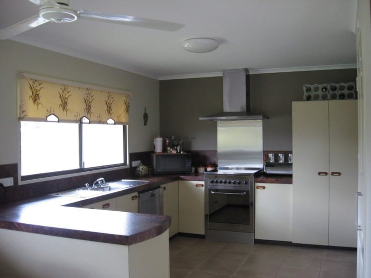 Click to view all images Mount Perry QLD 4671 - Image 2