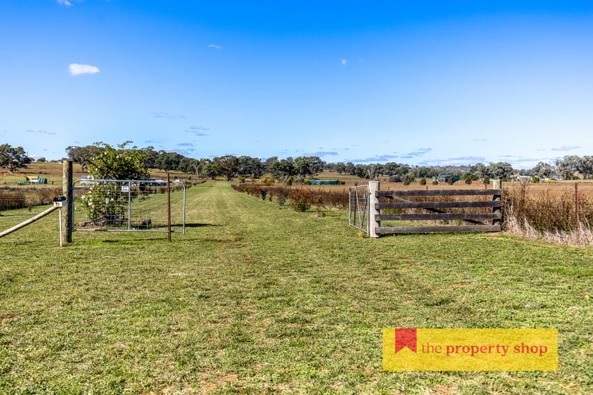 Click to view all images 93 Williams Road Gulgong NSW 2852 - Image 2