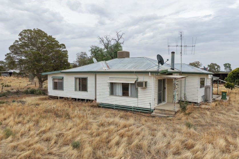 Click to view all images 13 Flowerday Lane Murrabit West VIC 3579 - Image 2