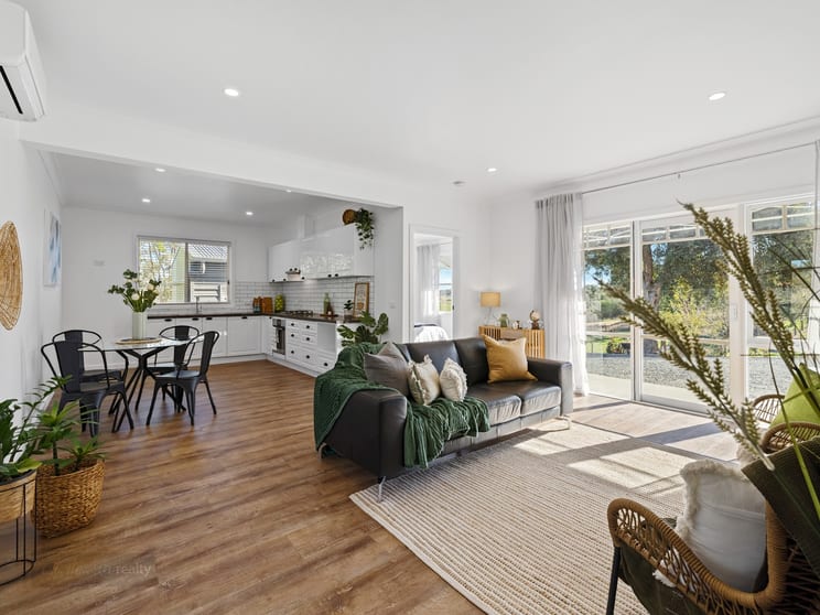 Click to view all images 2 Humphreys Road Loch VIC 3945 - Image 3
