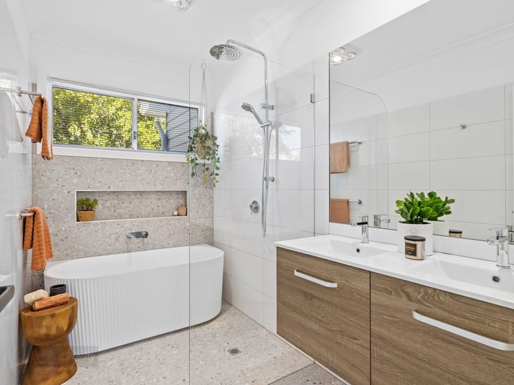 Click to view all images 2 Humphreys Road Loch VIC 3945 - Image 1