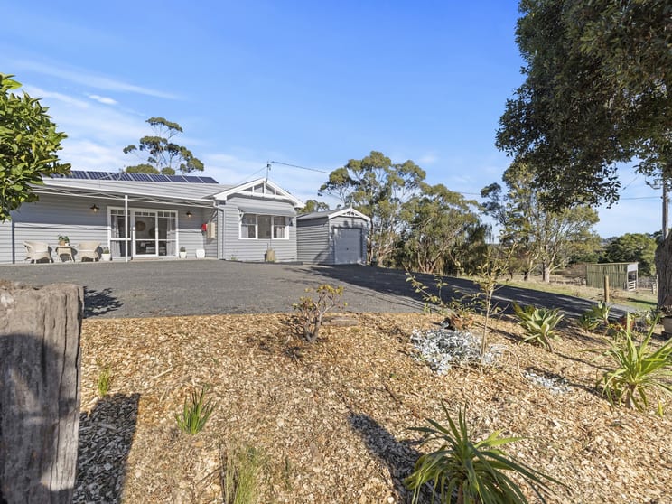 Click to view all images 2 Humphreys Road Loch VIC 3945 - Image 2