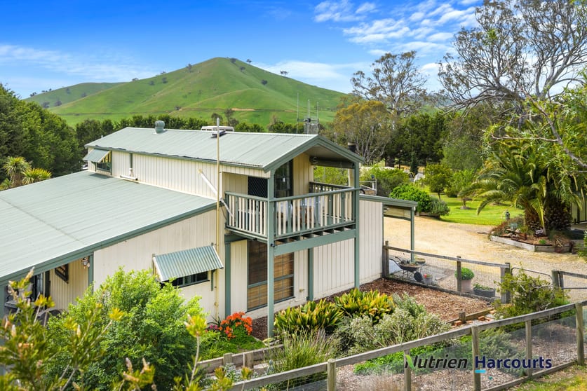 Click to view all images 48 Pollock Avenue Bonnie Doon VIC 3720 - Image 2
