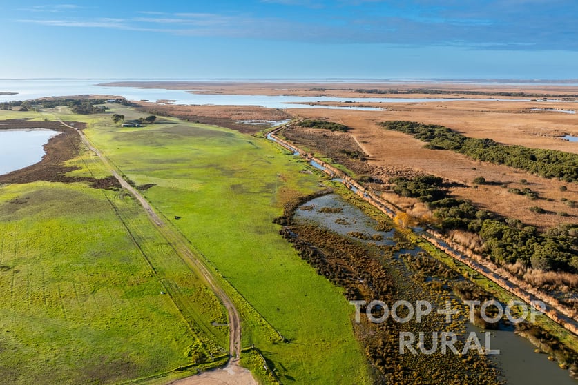 Click to view all images 135/135 Randell Road Hindmarsh Island SA 5214 - Image 3