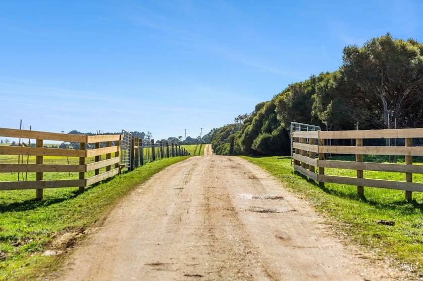 Click to view all images 660 Reservoir Road Mount Moriac VIC 3240 - Image 2