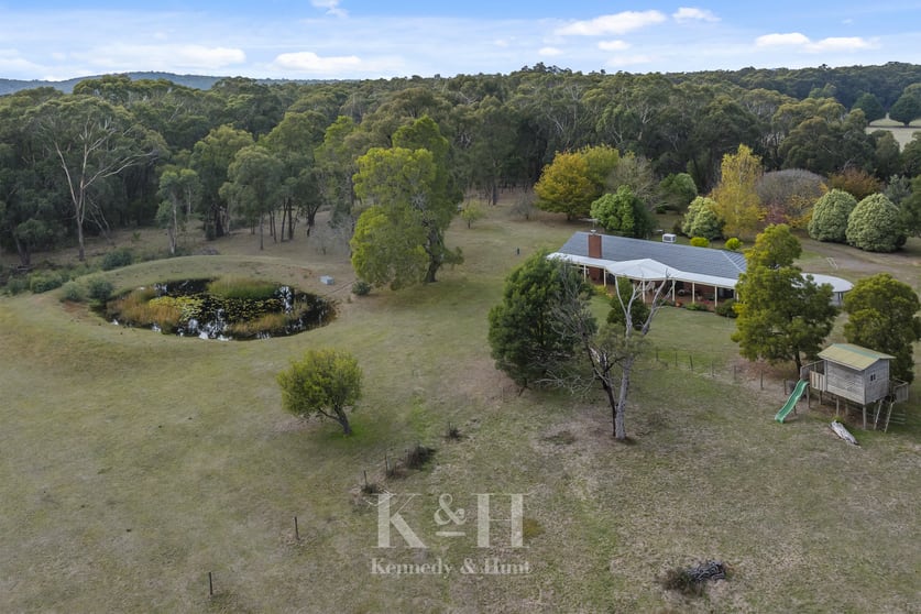 Click to view all images 73 William Road Bullengarook VIC 3437 - Image 2